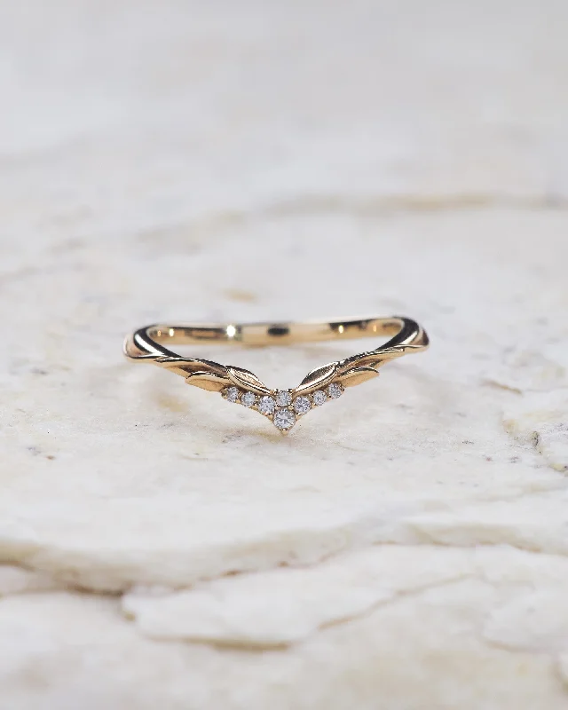 Nature inspired diamond wedding band, matching ring for Ikar