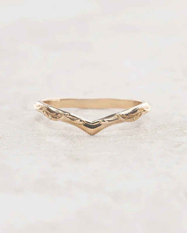 Simple curved stacking wedding band / Wisteria